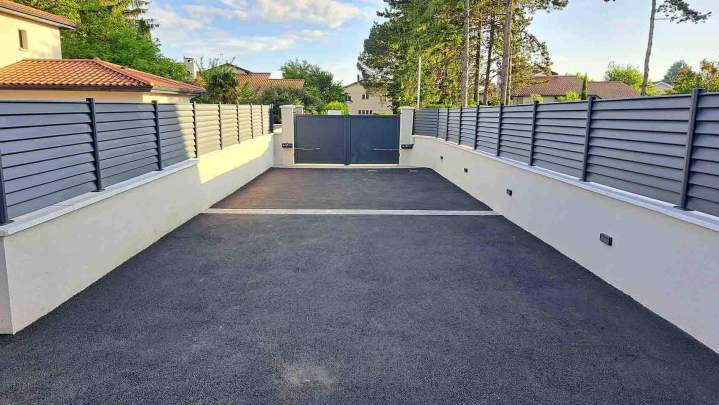 Réalisation de cours en enrobé Saint-Pierre-de-Chandieu