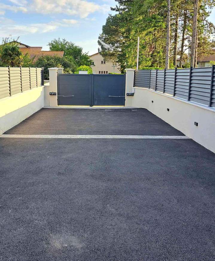 Aménagements paysagers sur mesure pour valoriser vos espaces extérieurs.