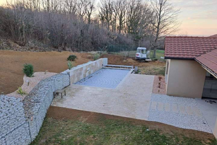 amenagement jardin piscine terrasse chaponnay